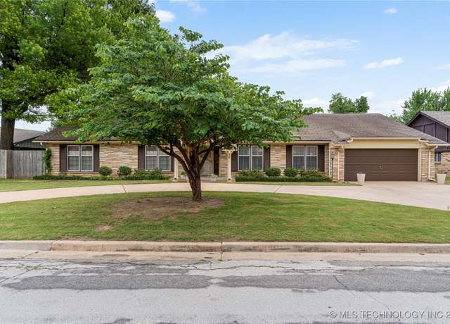 Property at 6116 E 49th St, Tulsa, OK 74135, 4 beds, 2.5 baths