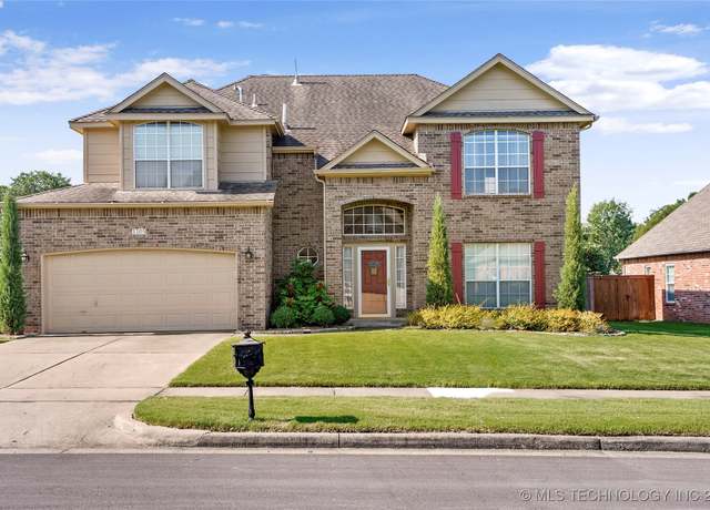 Property at 3305 W Commercial Ct, Broken Arrow, OK 74012, 4 beds, 2.5 baths