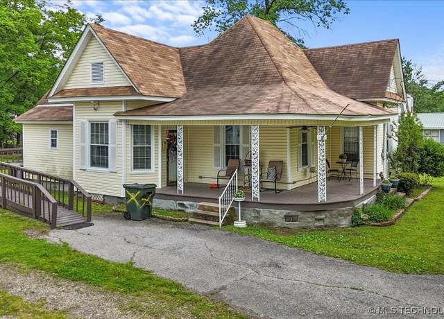 Property at 610 S Wheeler Ave, Sallisaw, OK 74955, 4 beds, 2 baths