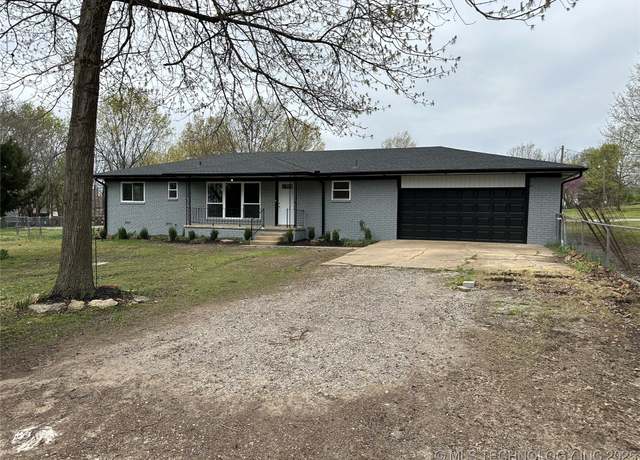 Property at 7810 S Union Ave, Tulsa, OK 74132, 3 beds, 2 baths