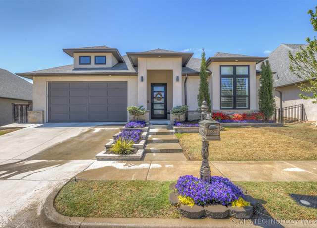 Property at 918 W 85th St, Tulsa, OK 74132, 3 beds, 2.5 baths