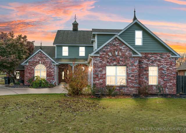 Property at 3205 Heritage Dr, Claremore, OK 74019, 3 beds, 2.5 baths