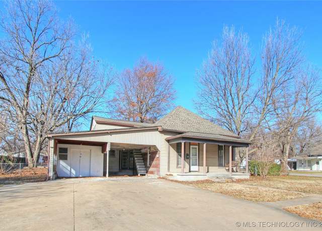 Property at 469 N Miller St, Vinita, OK 74301, 4 beds, 2 baths