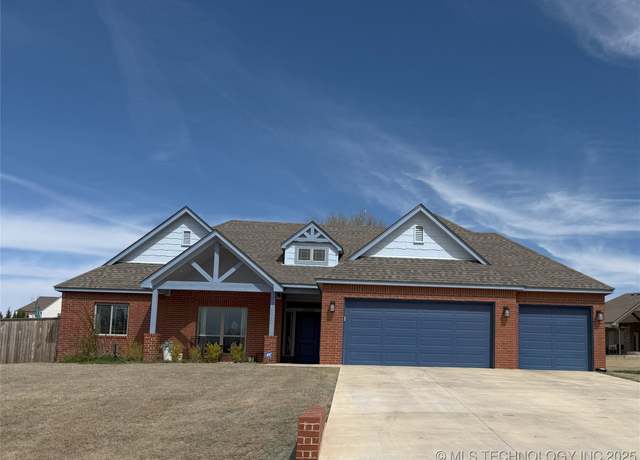 Property at 1825 E 45th Pl, Sand Springs, OK 74063, 3 beds, 2.5 baths