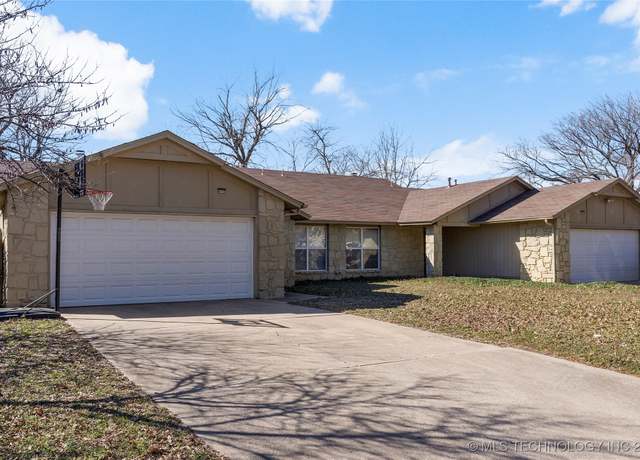 Property at 6632 S Utica Pl, Tulsa, OK 74136, 3 beds, 2 baths