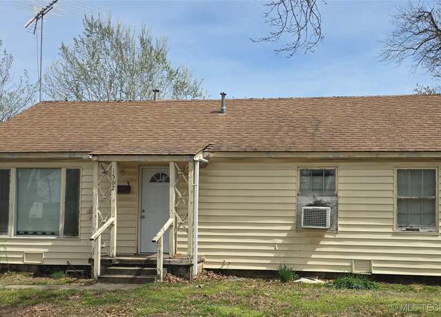 Property at 1562 S Hickory Ave, Bartlesville, OK 74003, 3 beds, 1 bath