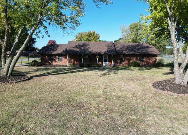 Property at 115 Spruce St, Ardmore, OK 73401, 5 beds, 3 baths