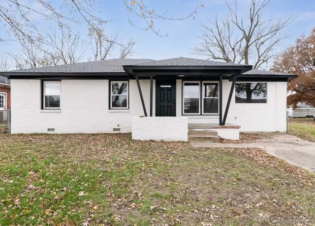 Property at 1300 NE 4th St, Pryor, OK 74361, 3 beds, 1 bath