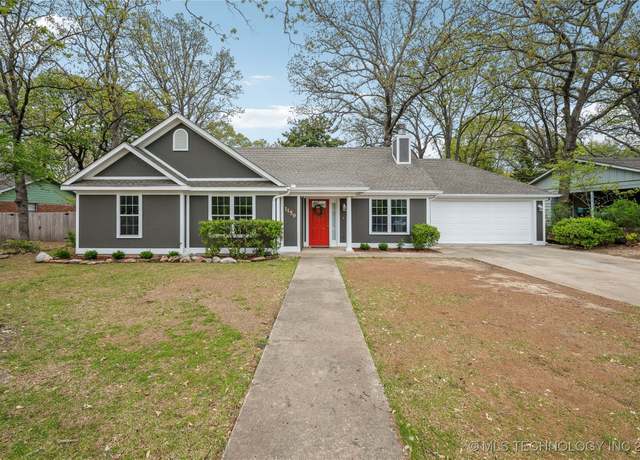 Property at 1159 E Ross St, Tahlequah, OK 74464, 3 beds, 2 baths