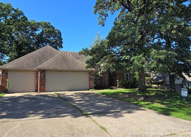 Property at 6716 E 97th St, Tulsa, OK 74133, 4 beds, 2.5 baths