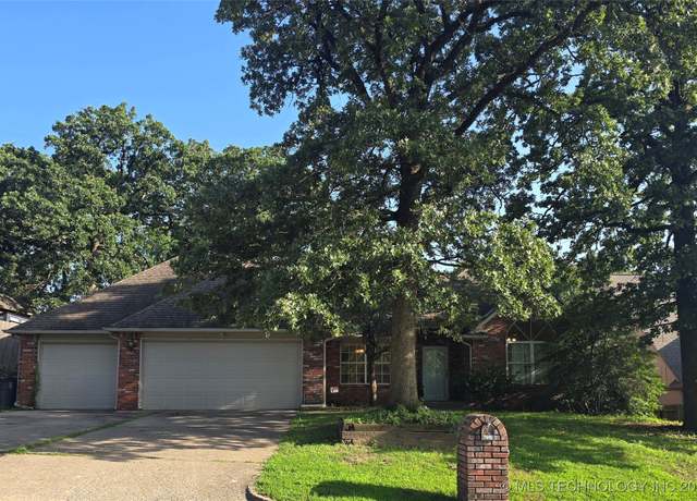 Property at 6716 E 97th St, Tulsa, OK 74133, 4 beds, 2.5 baths