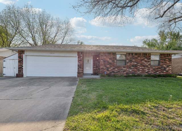 Property at 13973 S Hickory St, Glenpool, OK 74033, 4 beds, 2 baths