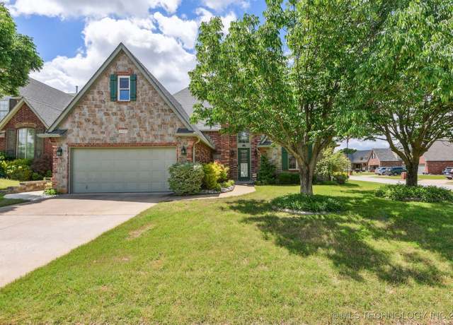 Property at 3909 W Utica St, Broken Arrow, OK 74011, 4 beds, 3.5 baths