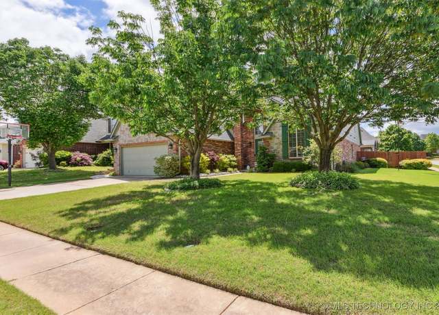 Property at 3909 W Utica St, Broken Arrow, OK 74011, 4 beds, 3.5 baths