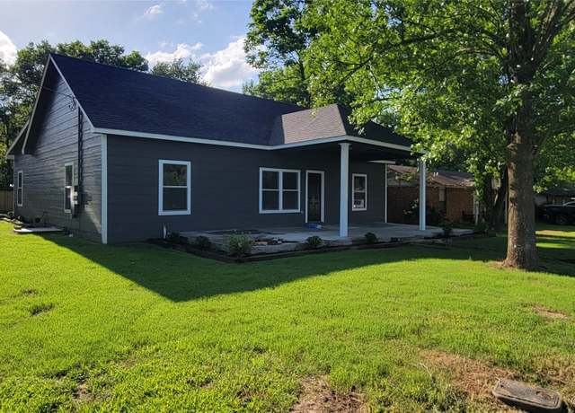 Property at 510 S Madison Ave, Wagoner, OK 74467, 3 beds, 2 baths