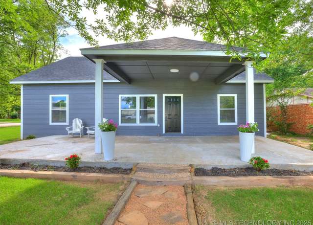 Property at 510 S Madison Ave, Wagoner, OK 74467, 3 beds, 2 baths