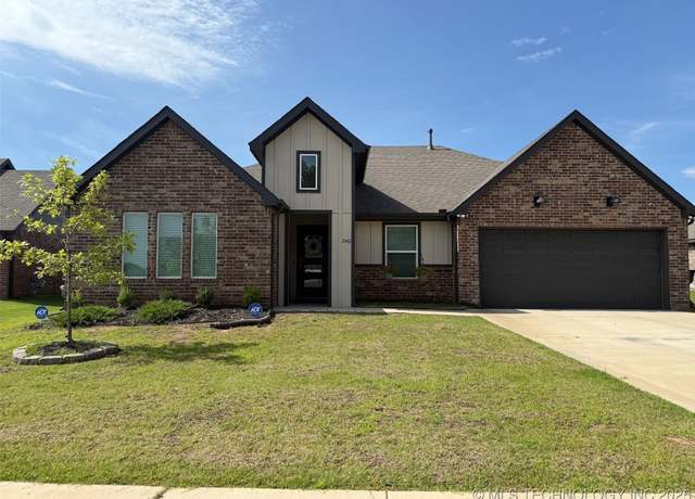 Property at 7142 E 154th St S, Bixby, OK 74008, 4 beds, 2 baths