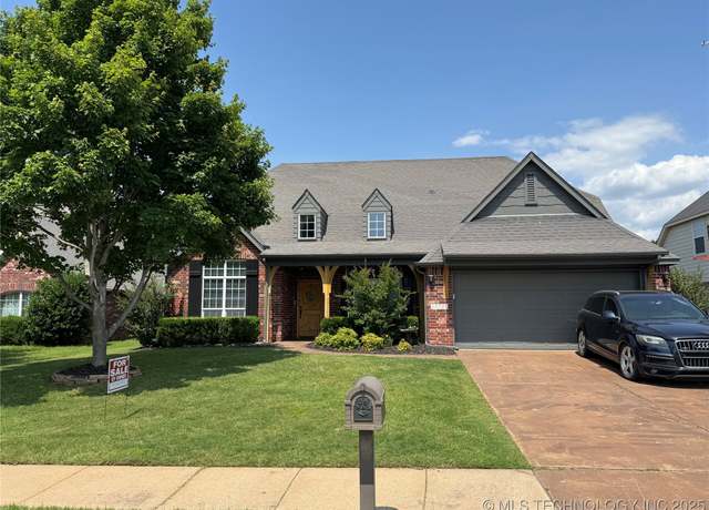 Property at 11725 S Vine Pl S, Jenks, OK 74037, 5 beds, 3 baths