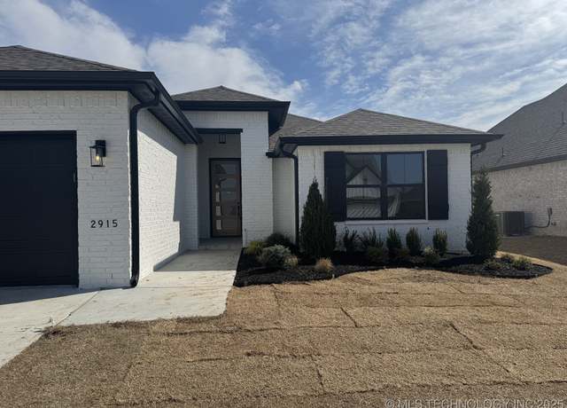 Property at 2915 S 8th St, Broken Arrow, OK 74012, 4 beds, 2 baths