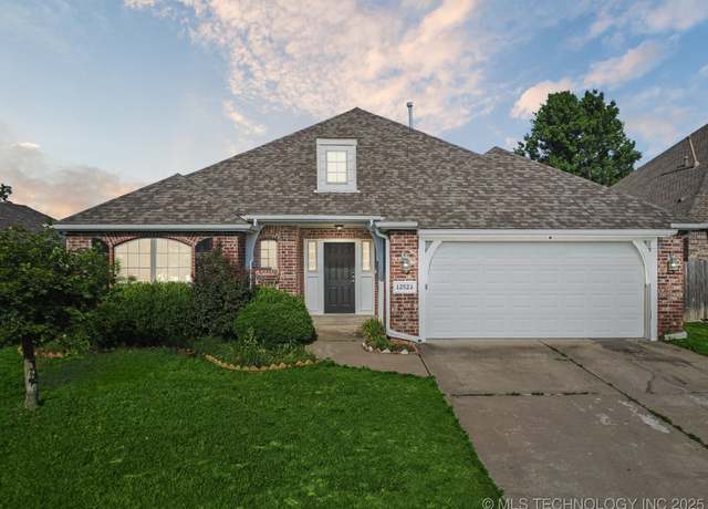 Property at 12523 S Cedar Pl, Jenks, OK 74037, 4 beds, 2 baths