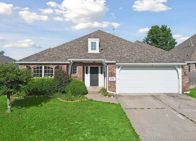 Property at 12523 S Cedar Pl, Jenks, OK 74037, 4 beds, 2 baths