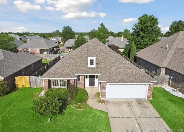 Property at 12523 S Cedar Pl, Jenks, OK 74037, 4 beds, 2 baths