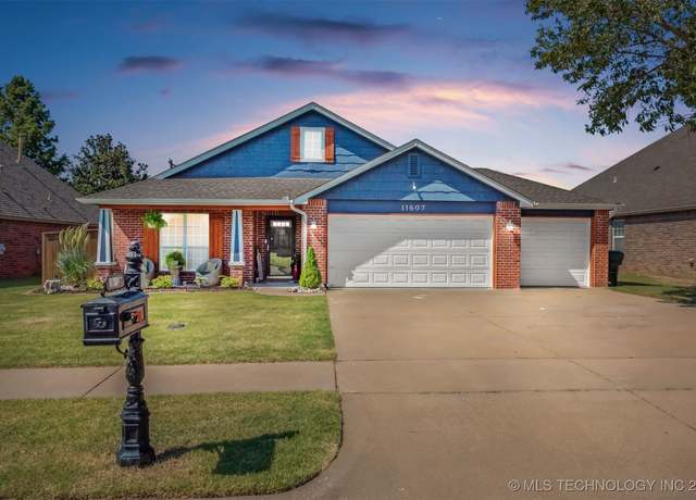Property at 11607 E 105th St, Owasso, OK 74055, 4 beds, 2 baths