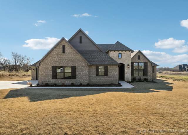 Property at 5214 E Norwood St, Claremore, OK 74019, 4 beds, 2.5 baths