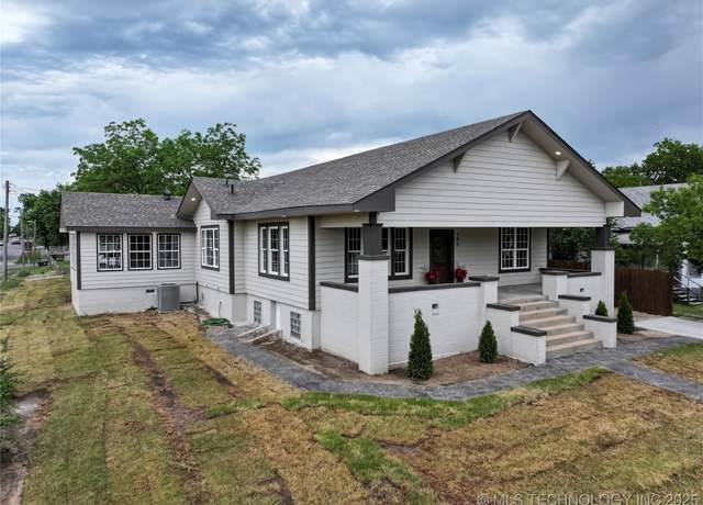 Property at 100 E Broadway, Sulphur, OK 73086, 3 beds, 2 baths