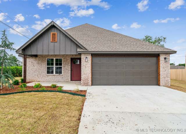 Property at 919 E 11th St, Claremore, OK 74017, 3 beds, 2 baths