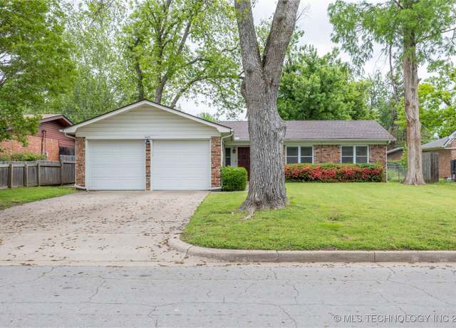 Property at 4635 S Quincy Ave, Tulsa, OK 74105, 3 beds, 1.5 baths