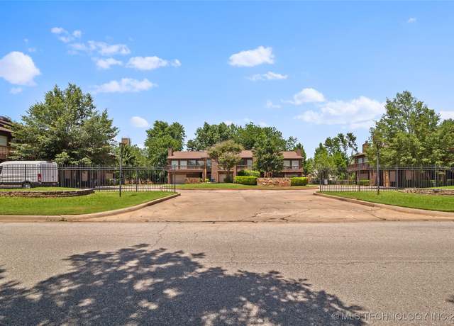 Property at 2807 E 90th St #4, Tulsa, OK 74137, 3 beds, 2 baths