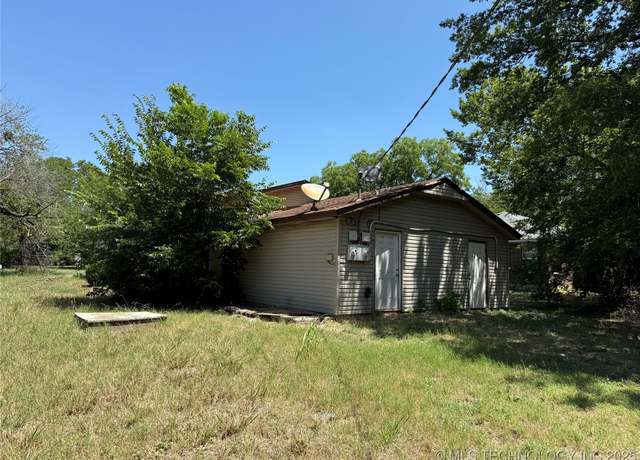 Property at 312 M St NE, Ardmore, OK 73401, 2 beds, 2 baths