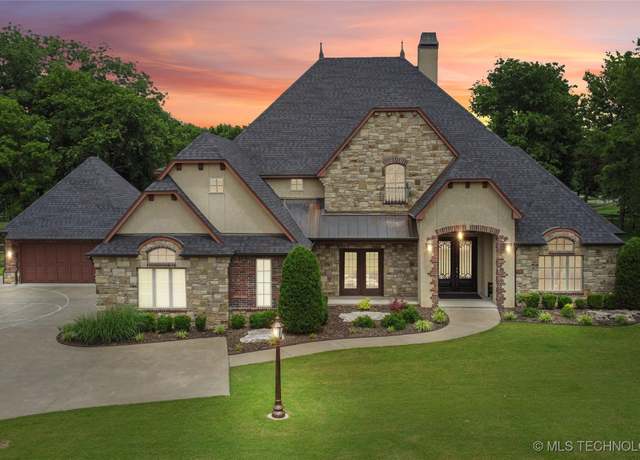 Property at 6941 Greenbriar Dr, Owasso, OK 74055, 4 beds, 5.5 baths