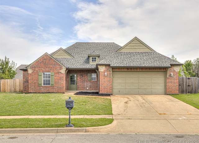 Property at 311 E 126th St, Jenks, OK 74037, 3 beds, 2 baths
