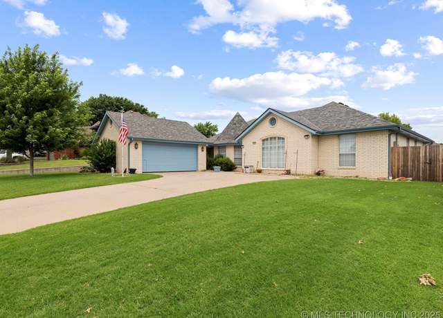 Property at 5633 NE Steeper, Bartlesville, OK 74006, 4 beds, 2.5 baths