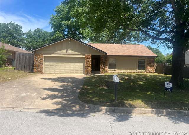 Property at 2640 W Fort Worth Pl, Broken Arrow, OK 74012, 3 beds, 2 baths
