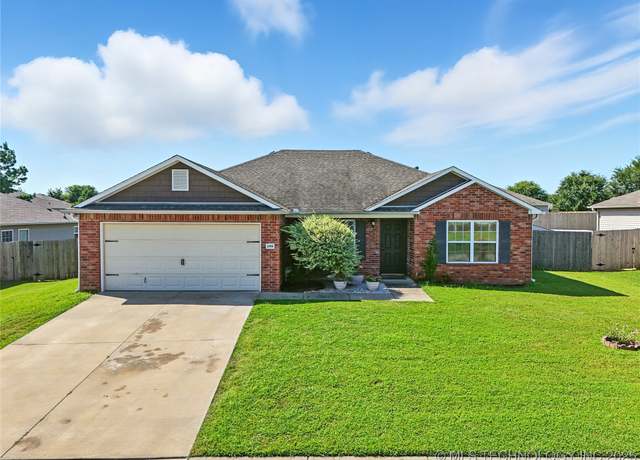 Property at 2705 W Charlotte St, Broken Arrow, OK 74011, 3 beds, 2 baths