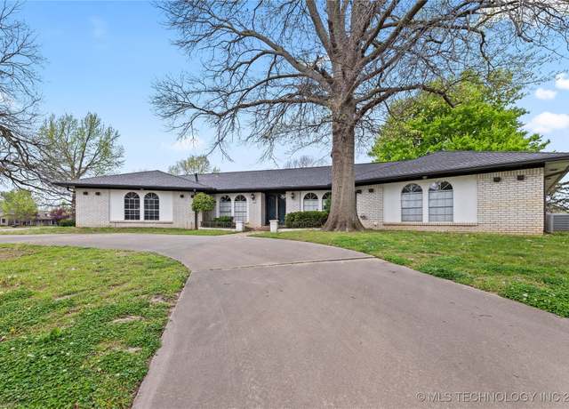 Property at 1330 Oakwood Dr, Broken Arrow, OK 74011, 4 beds, 2.5 baths