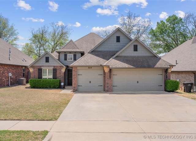 Property at 3235 Boardwalk Ct, Bartlesville, OK 74006, 4 beds, 2 baths