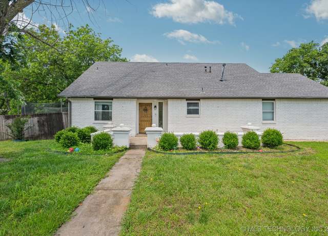 Property at 2806 S 136th Ave, Tulsa, OK 74134, 3 beds, 2 baths