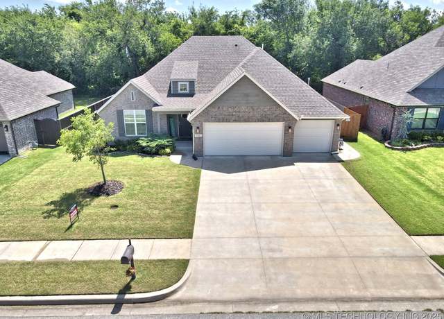 Property at 10423 S 233rd EastPlace, Broken Arrow, OK 74014, 3 beds, 2 baths