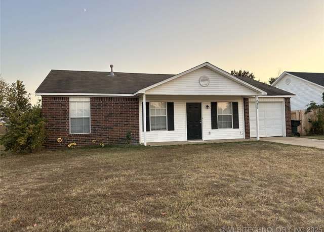 Property at 675 Oxford Ln, Claremore, OK 74017, 3 beds, 2 baths