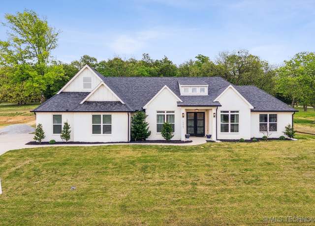 Property at 19967 S Windridge Dr, Claremore, OK 74017, 4 beds, 3 baths
