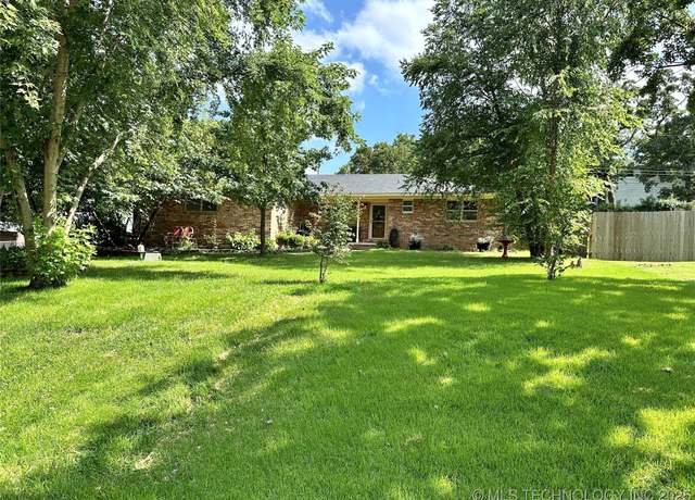 Property at 6812 W 34th Pl, Tulsa, OK 74107, 3 beds, 2 baths