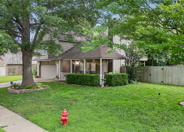 Property at 2813 S Dogwood Ave, Broken Arrow, OK 74012, 3 beds, 2.5 baths