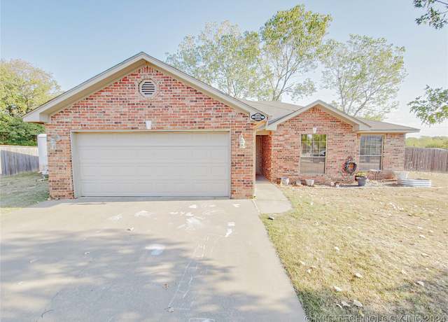 Property at 5402 Roadrunner Ct, Durant, OK 74701, 3 beds, 2 baths