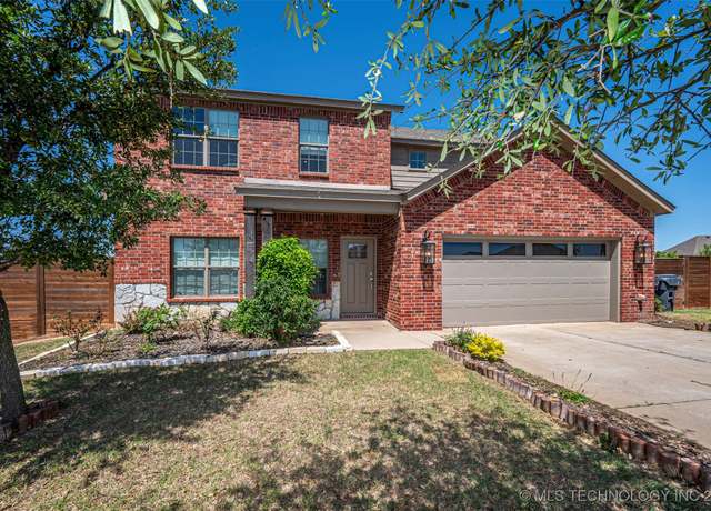 Property at 1802 Kendall Dr, Ardmore, OK 73401, 5 beds, 3.5 baths