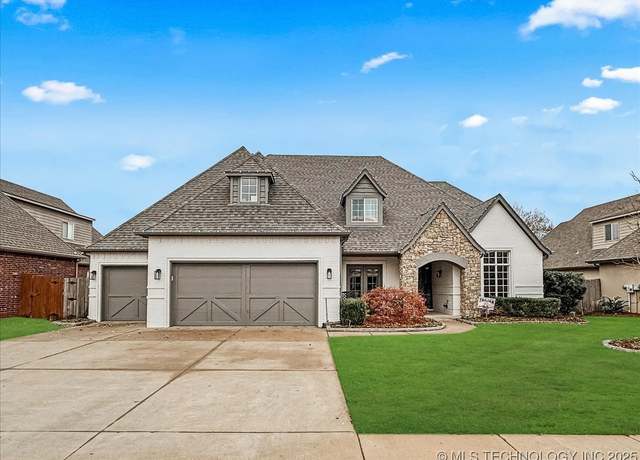 Property at 8716 E 105th St, Tulsa, OK 74133, 4 beds, 3.5 baths
