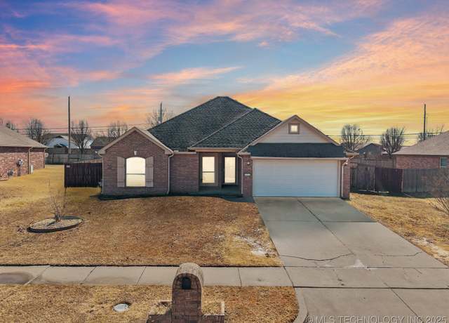 Property at 3215 E Emmitsburg St, Broken Arrow, OK 74014, 3 beds, 2 baths